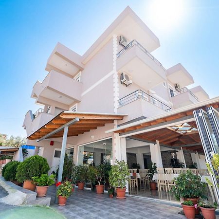 Aleksander Aparthotel Ксамил Екстериор снимка