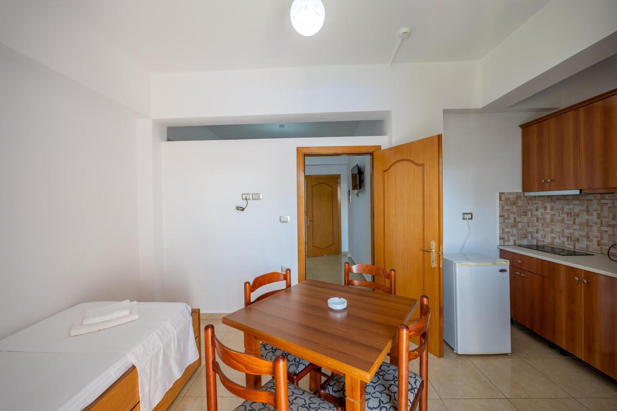 Aleksander Aparthotel Ксамил Екстериор снимка
