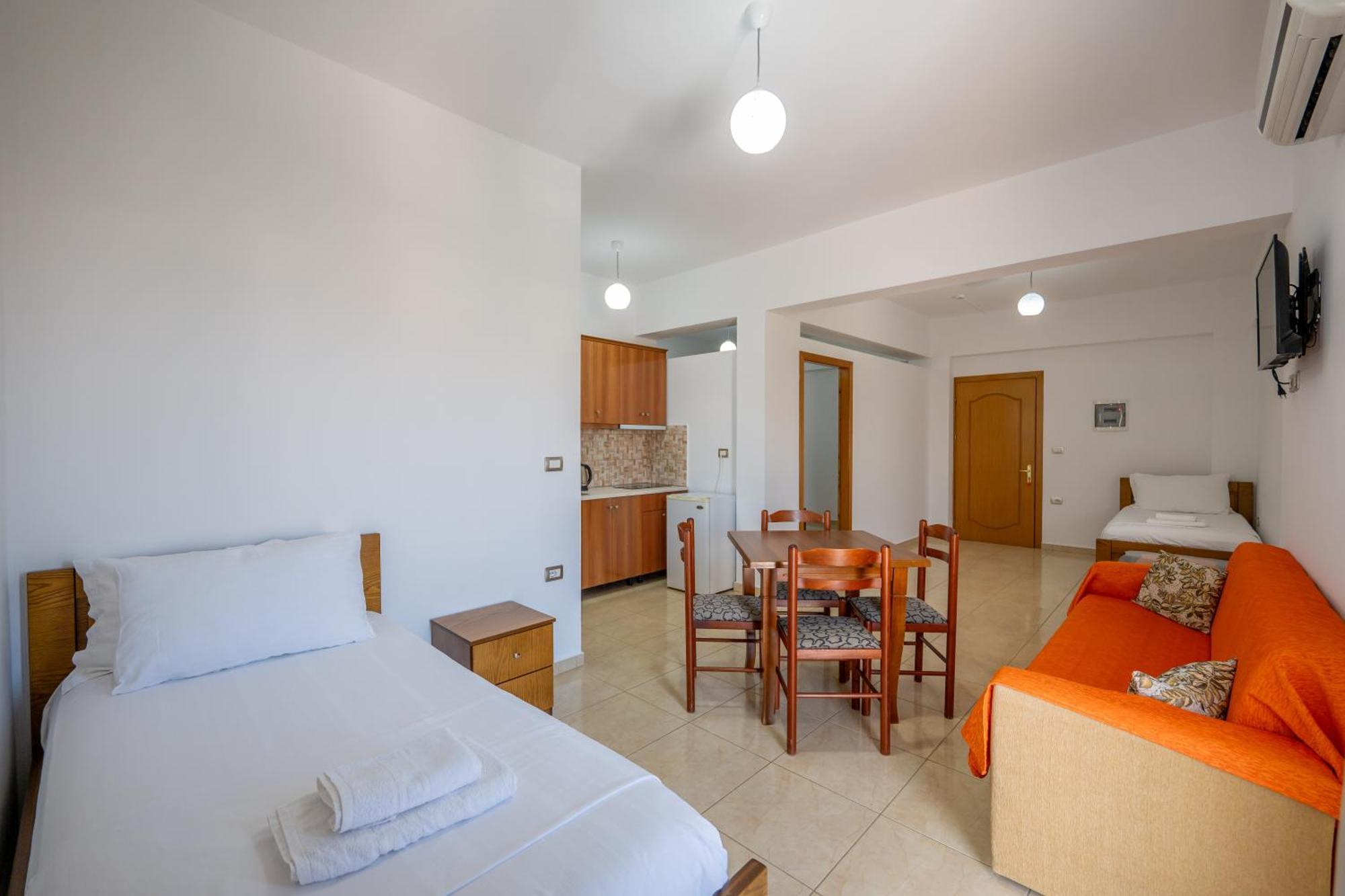 Aleksander Aparthotel Ксамил Екстериор снимка