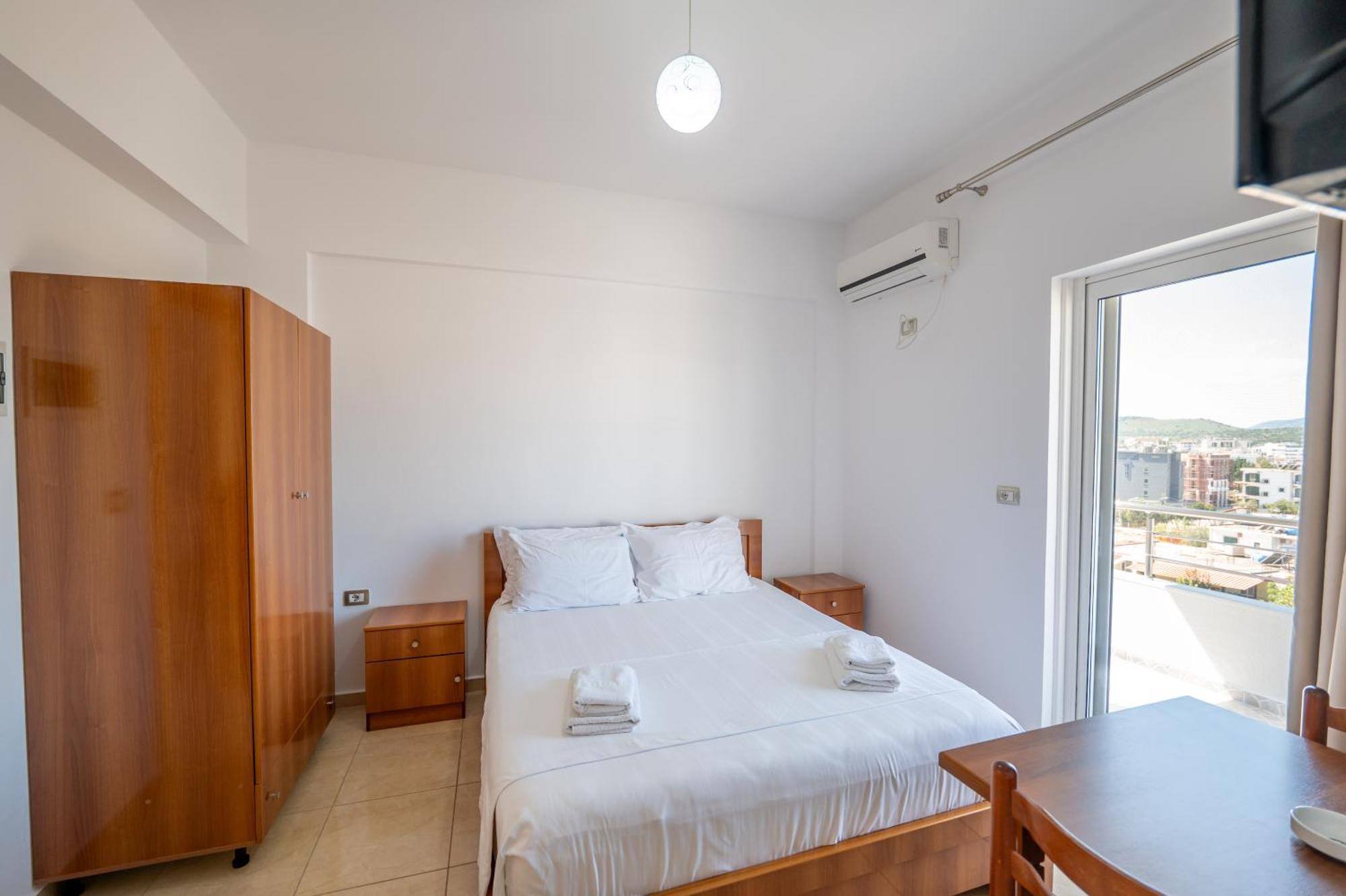 Aleksander Aparthotel Ксамил Екстериор снимка