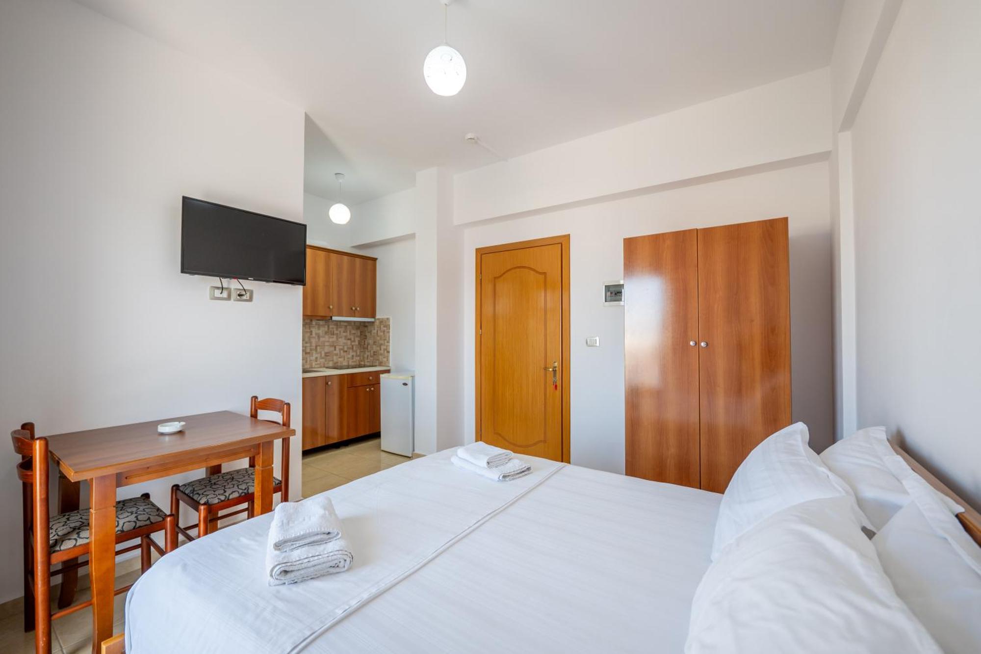 Aleksander Aparthotel Ксамил Екстериор снимка