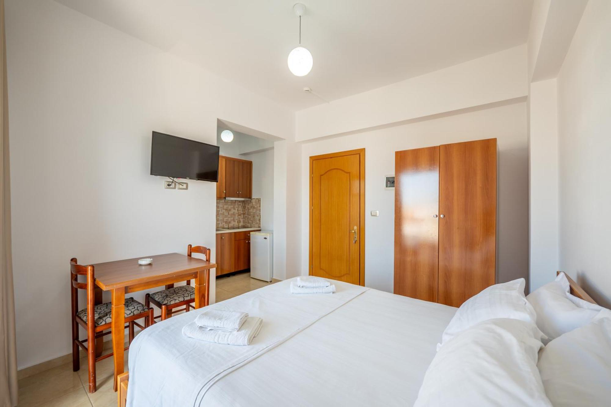 Aleksander Aparthotel Ксамил Екстериор снимка