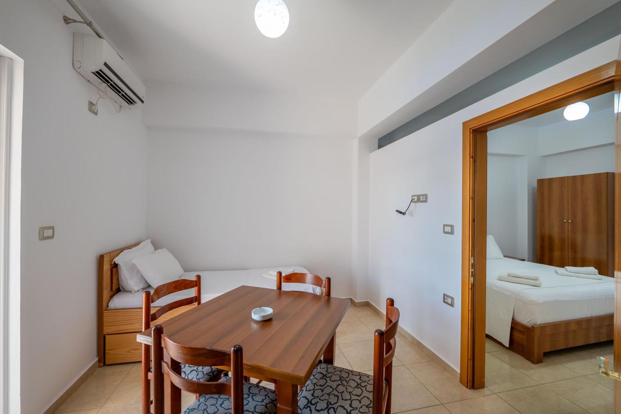 Aleksander Aparthotel Ксамил Екстериор снимка